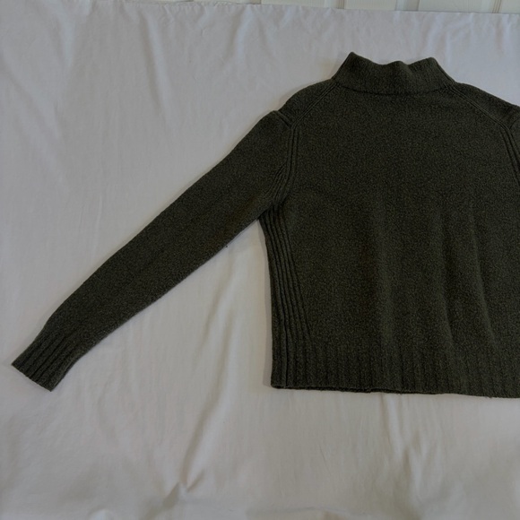 J Crew Olive Green Merino Wool Blend Women's Turtle Neck Sweater Size Large - Picture 10 of 10